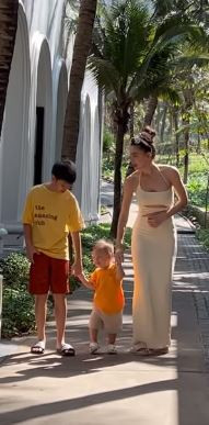 Nhóc tỳ Leon đã có khoảng thời gian vui vẻ cùng mẹ và anh Subeo