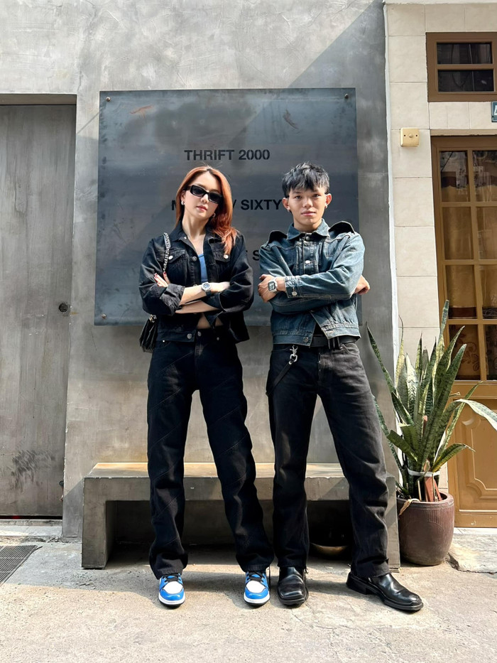 Khi Thiều Bảo Trang đăng tải tấm hình này lên, dân tình không ngừng thắc mắc về danh tính chàng trai sánh đôi cùng cô nàng. Nhưng thực tế đây chỉ là một người bạn thân thiết của người đẹp