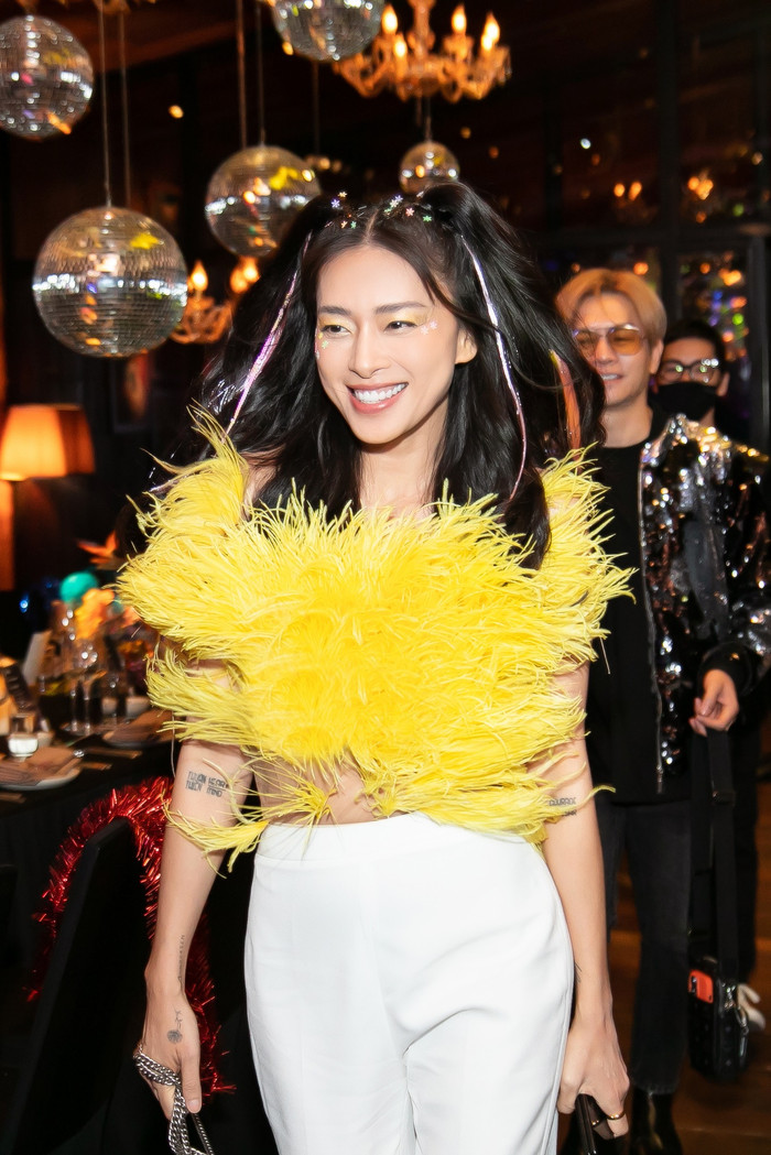 Cô đã đón sinh nhật lần thứ 43 vui hết nấc bên bạn bè