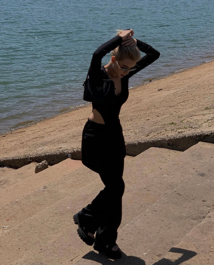 Quậy 'banh càng' với style bad girl chính hiệu của gen Z: Khi mọi giới hạn đều bị phá vỡ Ảnh 13