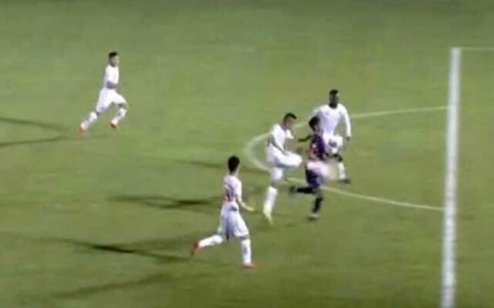 Trọng tài thổi phạt đền 'tưởng tượng' giúp Tiến Linh lập công Ảnh 2