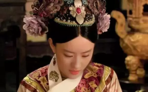 Và hình của Lưu Diệc Phi sau khi đã qua chỉnh sửa AI.