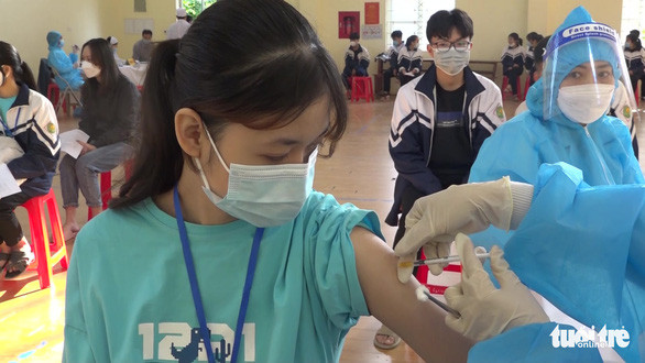 Tiêm vắc xin COVID-19 cho học sinh Thanh Hóa - Ảnh: HÀ ĐỒNG