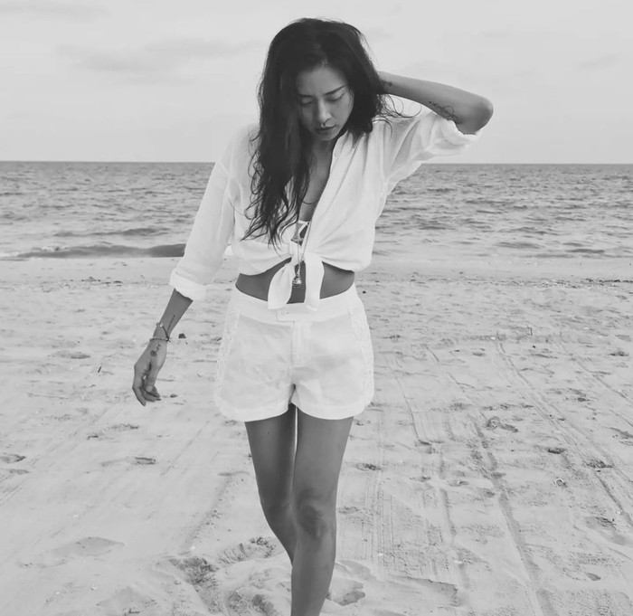 Hình ảnh đơn giản trong sắc trắng đã trở thành tạo hình đặc trưng tạo nên nét đẹp riêng biệt cho nàng đả nữ.