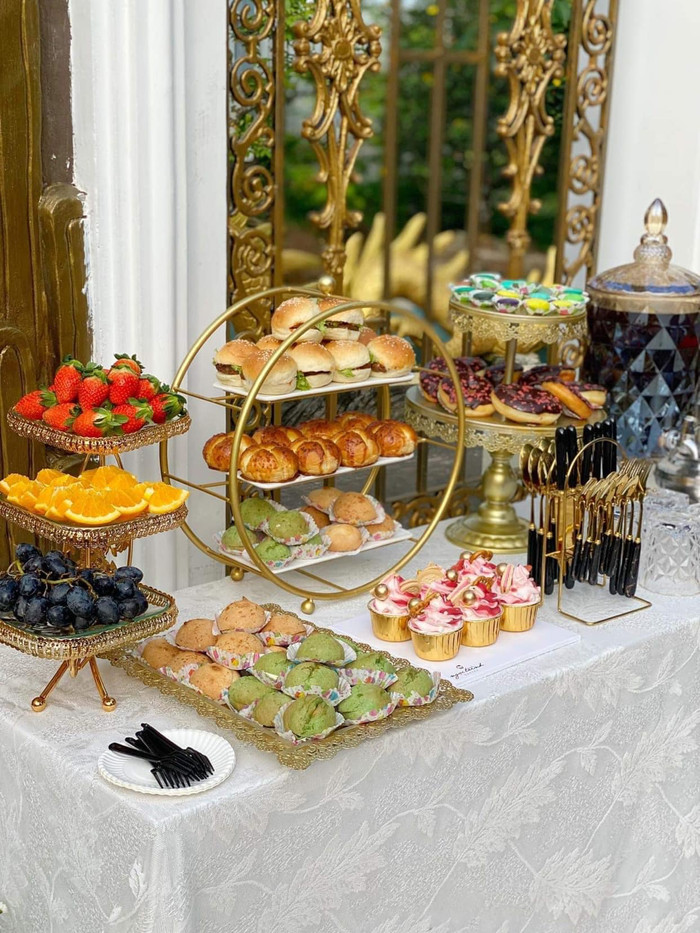 Tiệc trà cũng được chuẩn bị rất tỉ mỉ.