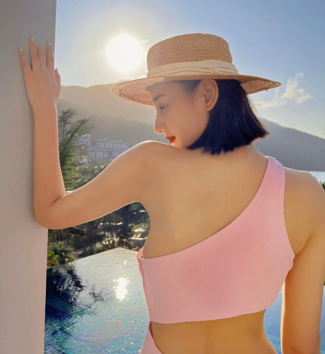 Visual của Lê Thuý khiến nhiều người ngưỡng mộ, từ khi lấy chồng, cô nàng ngày càng xinh đẹp, nhuận sắc hơn cả. 