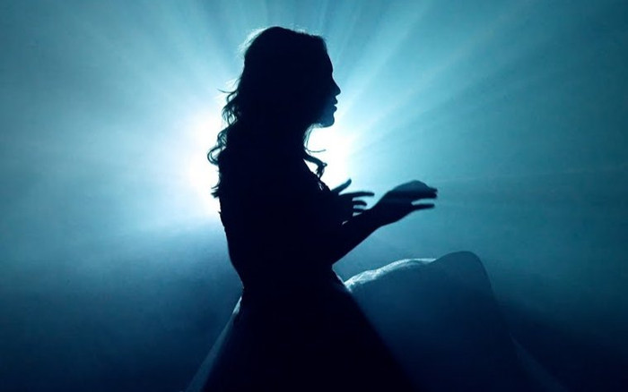 Nữ ca sĩ nổi tiếng tiết lộ gây sốc: Từng muốn chết vì người cha cưỡng dâm, lừa đảo Ảnh 2