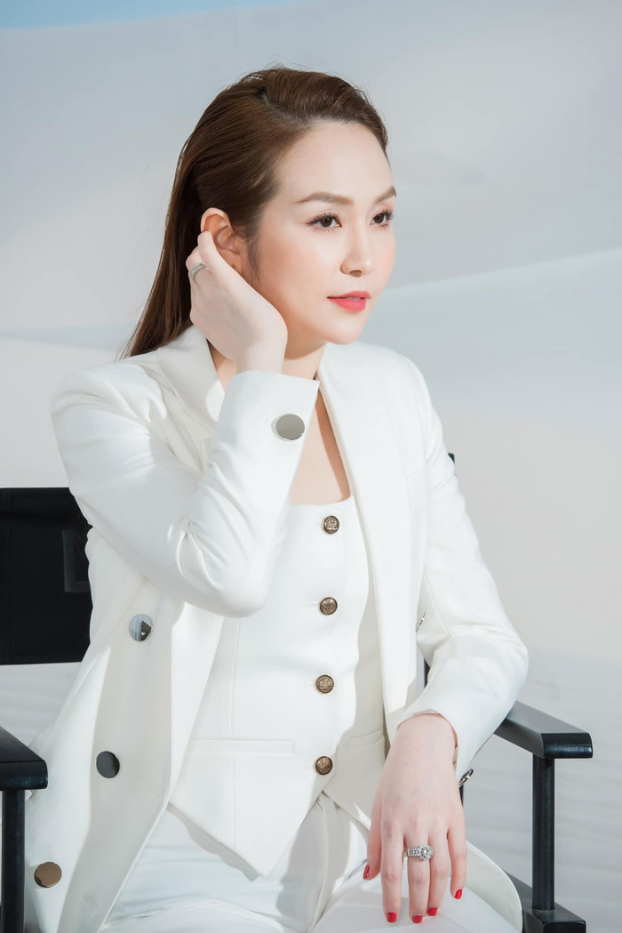 Hiện tại cô đang điều hành một hãng mỹ phẩm nổi tiếng