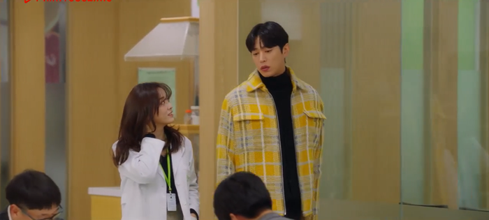 Thấy Ha Ri đi cùng crush...