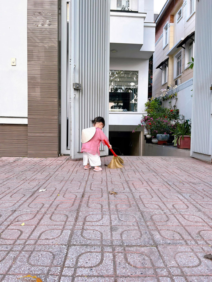 Mẹ Đông Nhi chỉ việc đi làm, mọi việc ở nhà đã có Winnie lo Ảnh 6