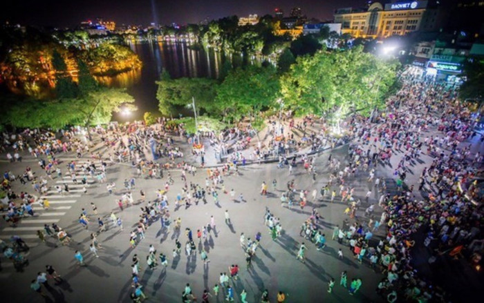 Phố đi bộ Hồ Hoàn Kiếm có thể mở cửa lại cuối tuần này Ảnh 2