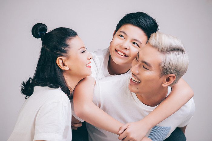 Thay vì làm ầm lên và cấm đoán, cô lựa chọn cách làm lơ, sau đó nhẹ nhàng nói chuyện với con lúc ăn cơm.