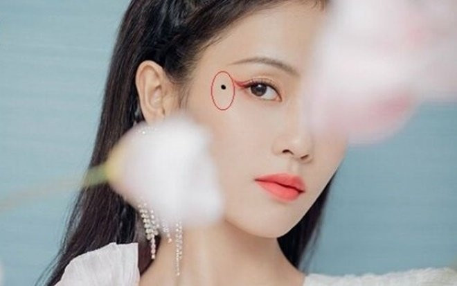 Những nốt ruồi phá tướng, ai sở hữu thường công danh lao đao, tình duyên lận đận Ảnh 2