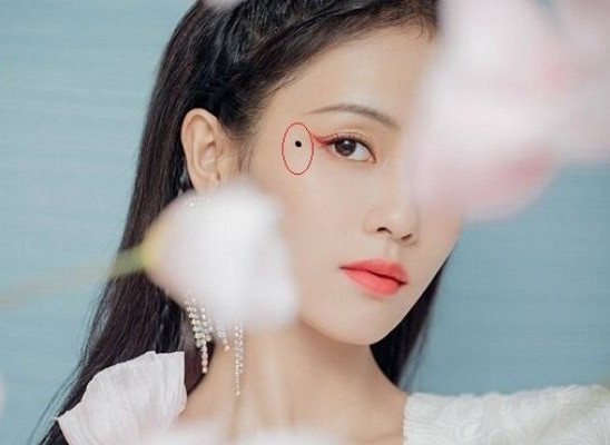 Những nốt ruồi phá tướng, ai sở hữu thường công danh lao đao, tình duyên lận đận Ảnh 2