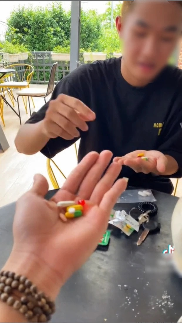 L. dù đang là F0 nhưng vẫn thản nhiên đi ra ngoài và không đeo khẩu trang