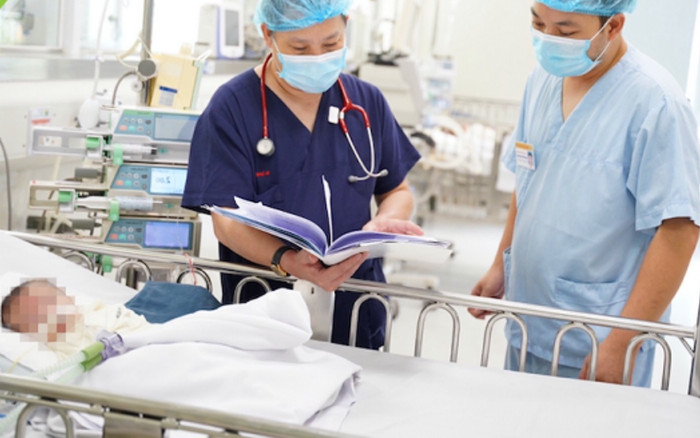 Bố mẹ chờ cả nhà khỏi Covid-19 mới đưa con đi khám, bé sơ sinh nhập viện thì tử vong Ảnh 2