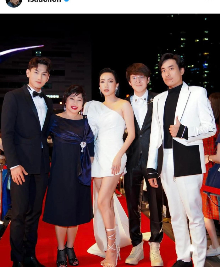 Isaac làm một việc đầy xúc động sau khi đạo diễn Vũ Ngọc Phượng qua đời Ảnh 9