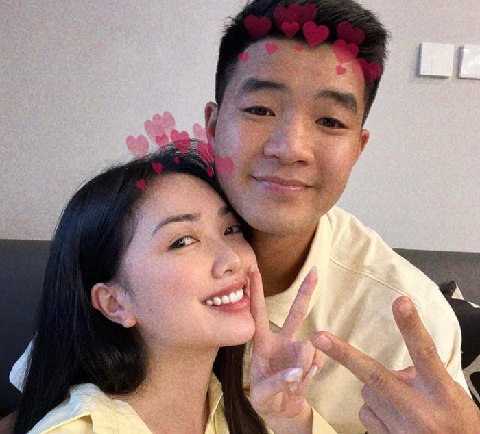 Hà Trang cũng thu hút người xem với nhiều hình ảnh khoe body gợi cảm, bốc lửa.