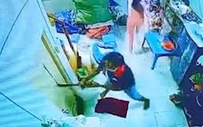 Gã đàn ông thủ sẵn 2 con dao xông vào nhà đuổi chém người tình tử vong Ảnh 2