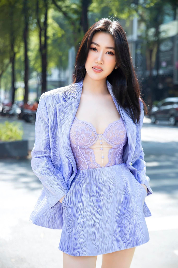 Cận cảnh nhan sắc kiều diễm của Thúy Ngân