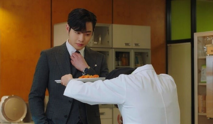 Hẹn Hò Chốn Công Sở: Biểu cảm đáng yêu của tổng tài Ahn Hyo Seop sau khi lỡ yêu say đắm Kim Se Jeong Ảnh 5