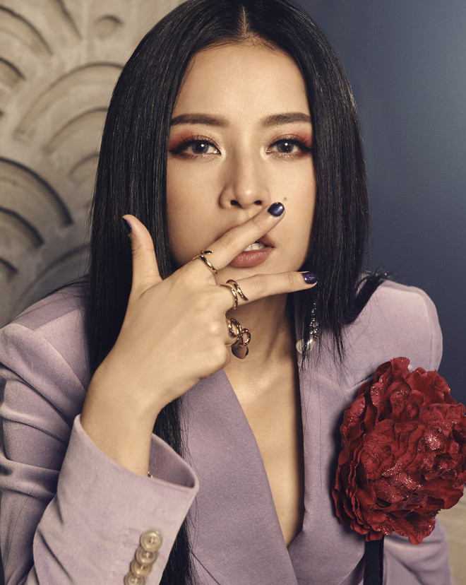 Nói đến hotgirl đi hát sẽ chẳng thể nào không nhắc tới Chi Pu khi cô nàng là một trong những hotgirl 'gây bão' vì có quyết định rẽ hướng làm ca sĩ.