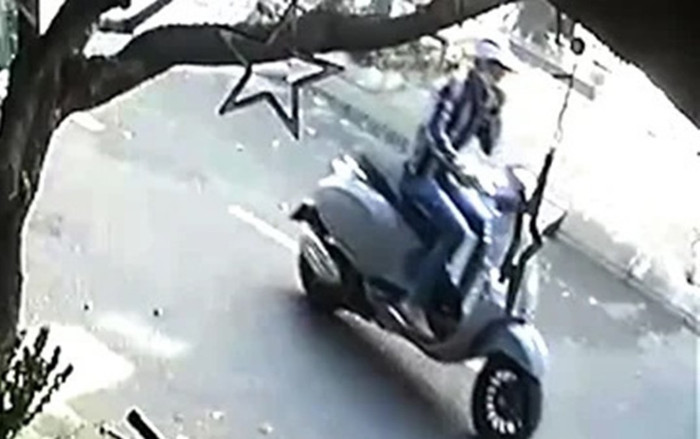 Nam thanh niên mất xe máy Vespa kỳ lạ sau cuộc nói chuyện với người lạ tại quán cà phê Ảnh 2