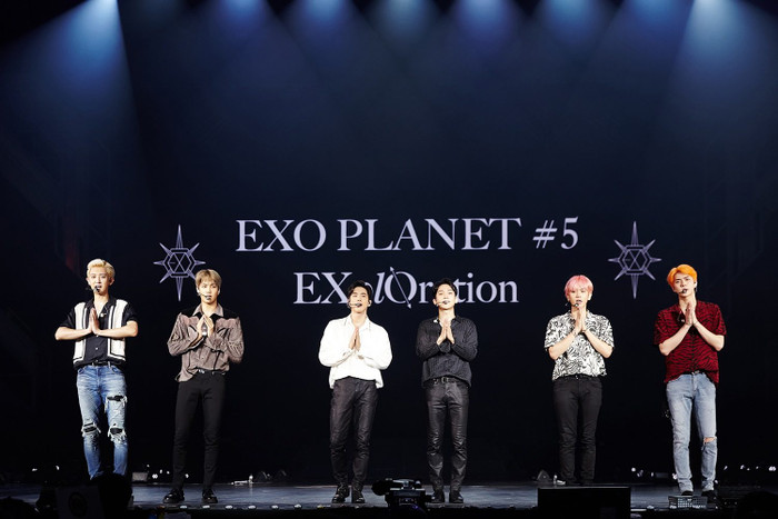 EXO tại concert EXplOration DOT.