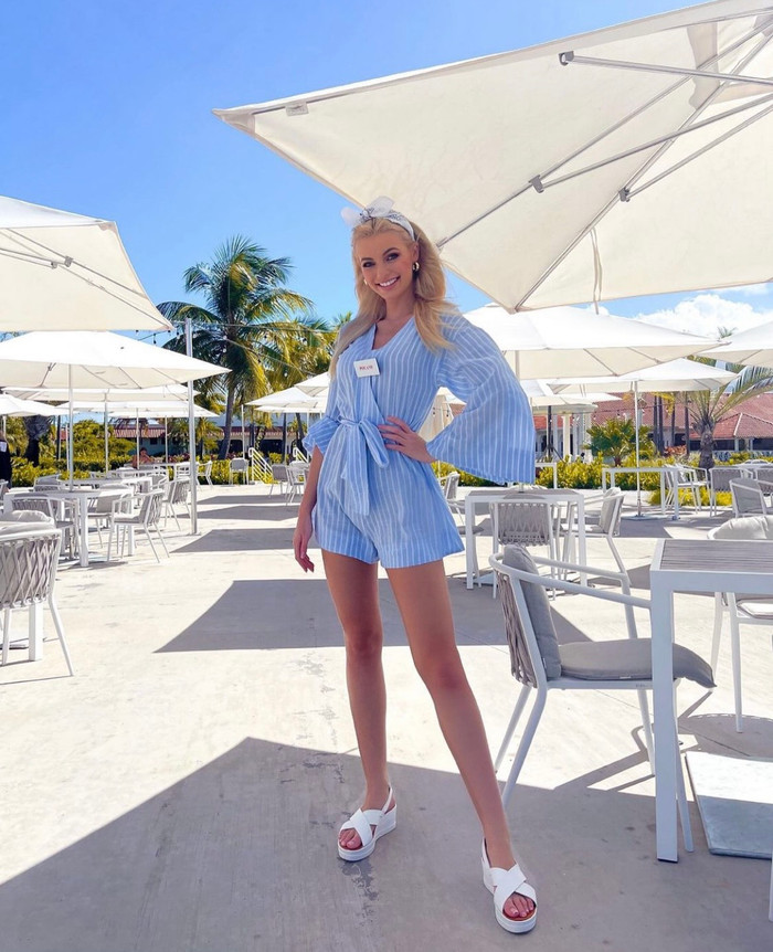 Tươi trẻ, trong sáng thì tân hoa hậu vẫn cân đẹp nhé!