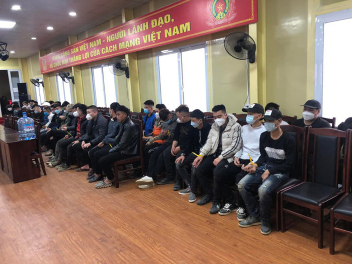 Lực lượng chức năng di lý toàn bộ người liên quan và tang vật về trụ sở làm việc.