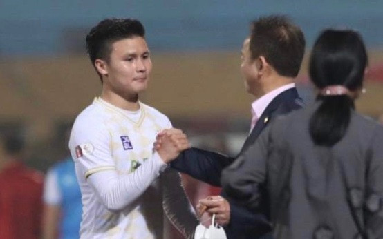 Vụ Quang Hải phản ánh sự thiếu chuyên nghiệp, hay đội của bầu Hiển toan tính thất bại? Ảnh 2