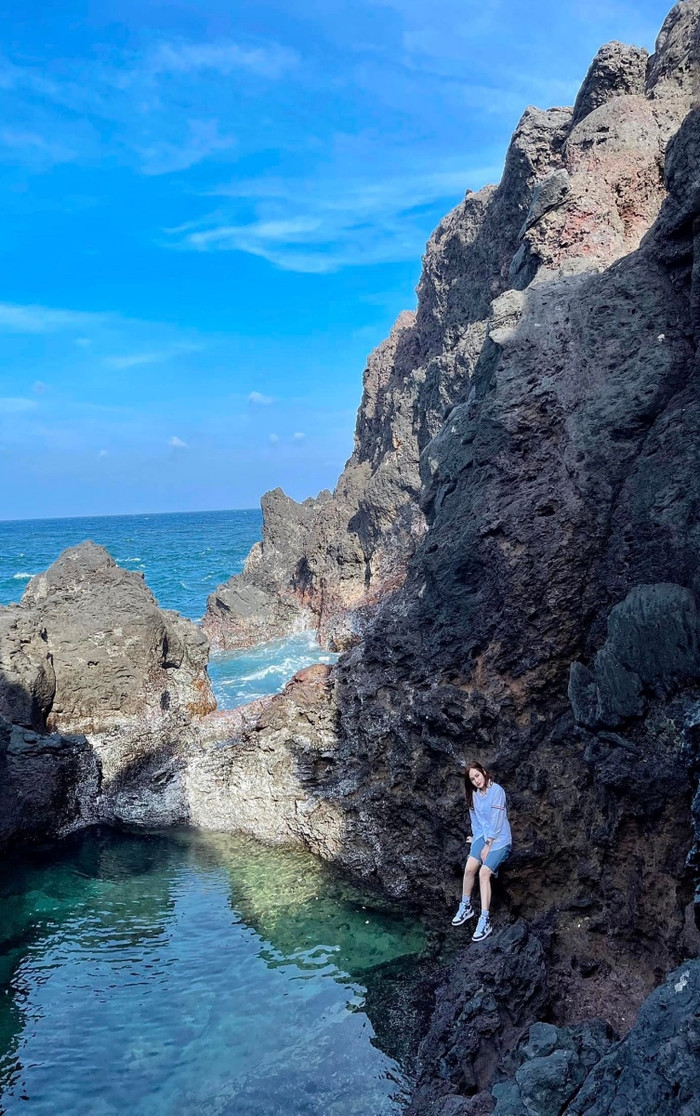 Màu xanh của biển và trời như hòa làm một.&nbsp;