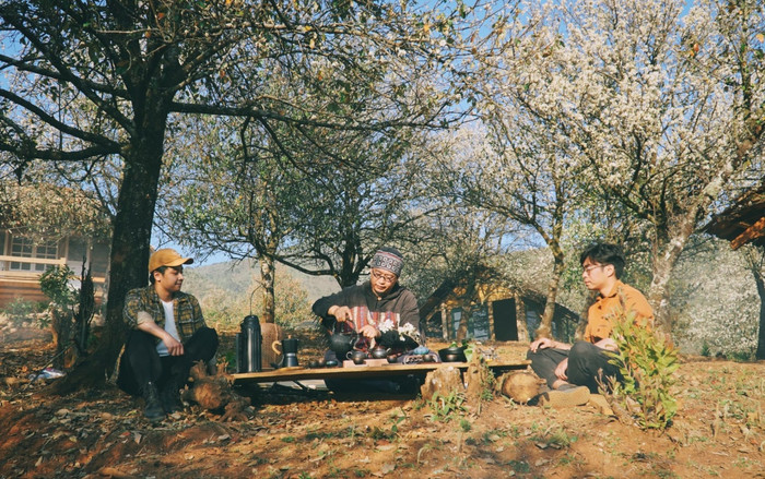 Cứ độ tháng 3 hằng năm, bản Nậm Nghiệp lại tập nập với du khách tham quan, chụp hình. Ảnh: Quang Kiên