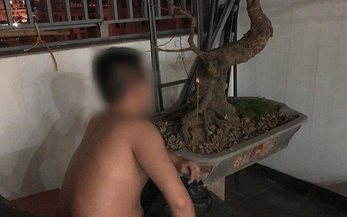 Người đàn ông ngồi thừ trên sân thượng đêm hôm, vợ lên tìm liền xanh mặt khi thấy thứ này Ảnh 2