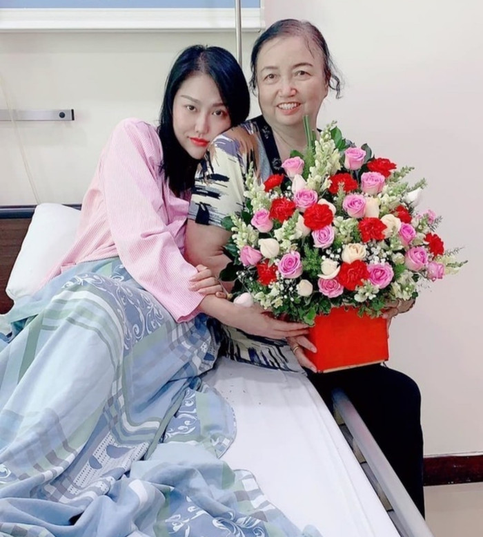 Phi Thanh Vân gặp cú sốc lớn khi mẹ cô ra đi vì đột quỵ vào ngày 15/8/2021. 