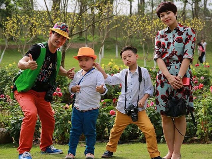 Cuộc sống của gia đình Xuân Bắc khiến không ít khán giả ngưỡng mộ bởi nam nghệ sĩ dành nhiều thời gian cho gia đình, đặc biệt là gần gũi với các con như người bạn.