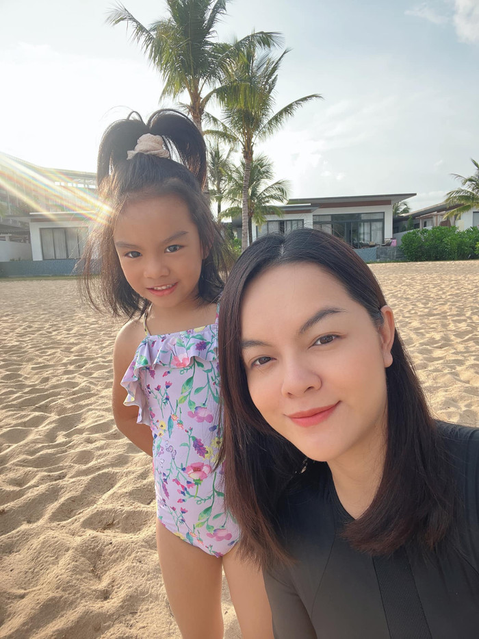 Phạm Quỳnh Anh tiếp tục bị soi mang thai khi lộ dấu hiệu của mẹ bỉm Ảnh 7