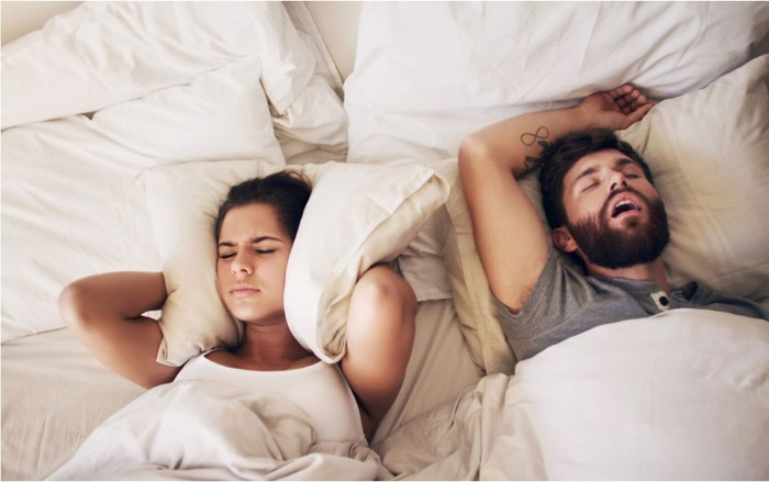 Ngáy ngủ nguy hiểm ra sao và chuyên gia có mẹo đơn giản nào để khắc phục? Ảnh 2