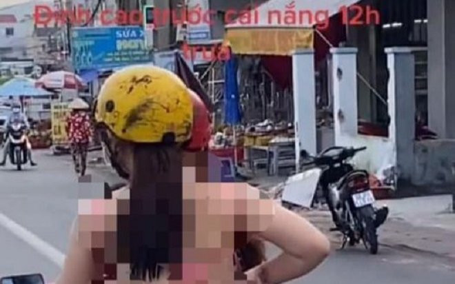 Cô gái để lưng trần ngồi trên xe máy thong dong trên đường khiến nhiều ánh mắt ái ngại thay Ảnh 2