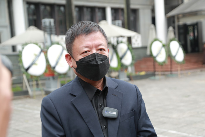 Hình ảnh nhạc sĩ Đỗ Hồng Quân tại đám tang cố nhạc sĩ Ngọc Châu