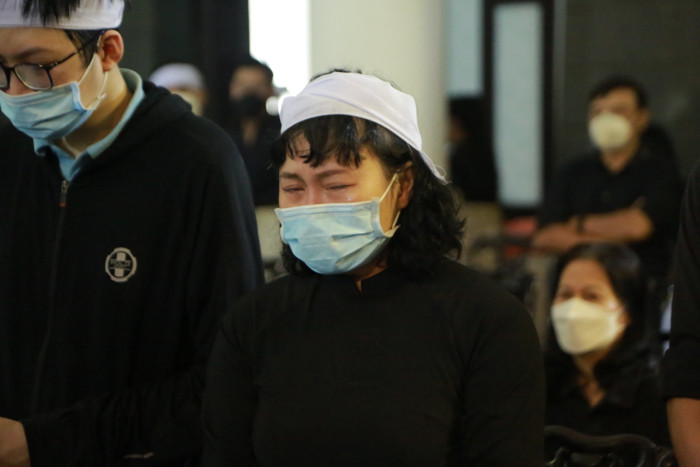 Khánh Linh - em gái nhạc sĩ Ngọc Châu liên tục bật khóc nức nở