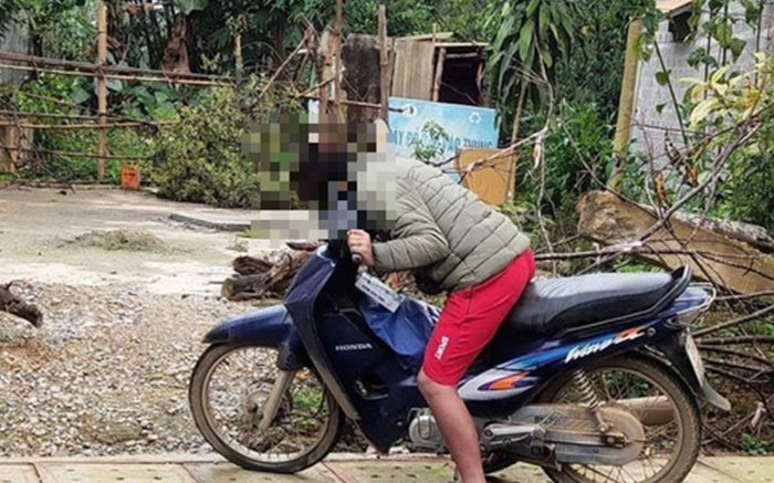 Quảng Bình: Phát hiện nam thanh niên gục chết trên xe máy Ảnh 2
