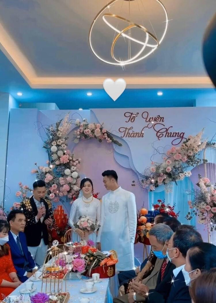 Thành Chung và bạn gái làm lễ ăn hỏi.