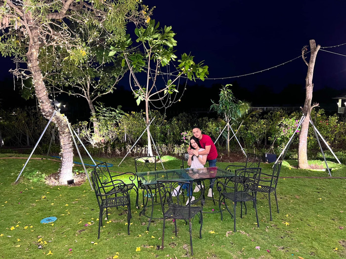 Hội ngộ bạn gái cũ Angela Phương Trinh, Cao Thái Sơn ôm ấp không rời Ảnh 5