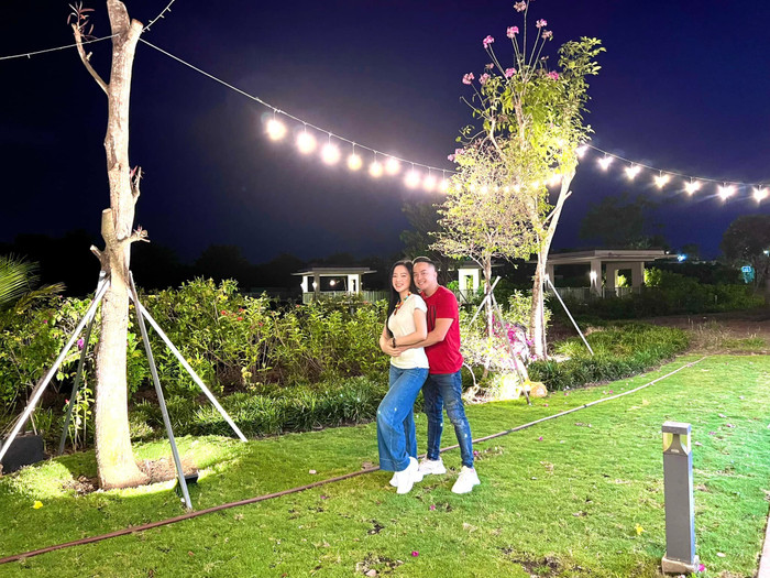 Hội ngộ bạn gái cũ Angela Phương Trinh, Cao Thái Sơn ôm ấp không rời Ảnh 4