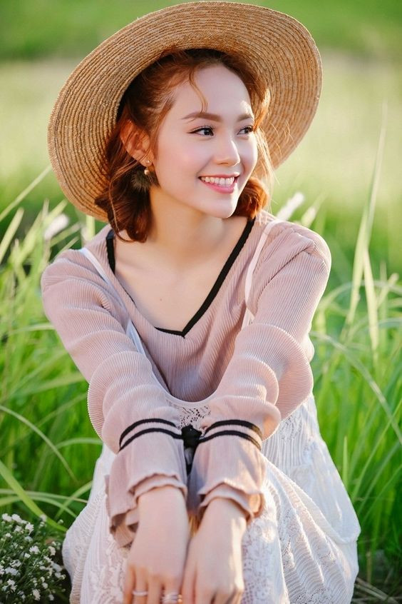 Xuất phát điểm là một ca sĩ, nhưng hiện tại Minh Hằng đang đảm nhiệm nhiều vai trò cùng lúc.&nbsp;