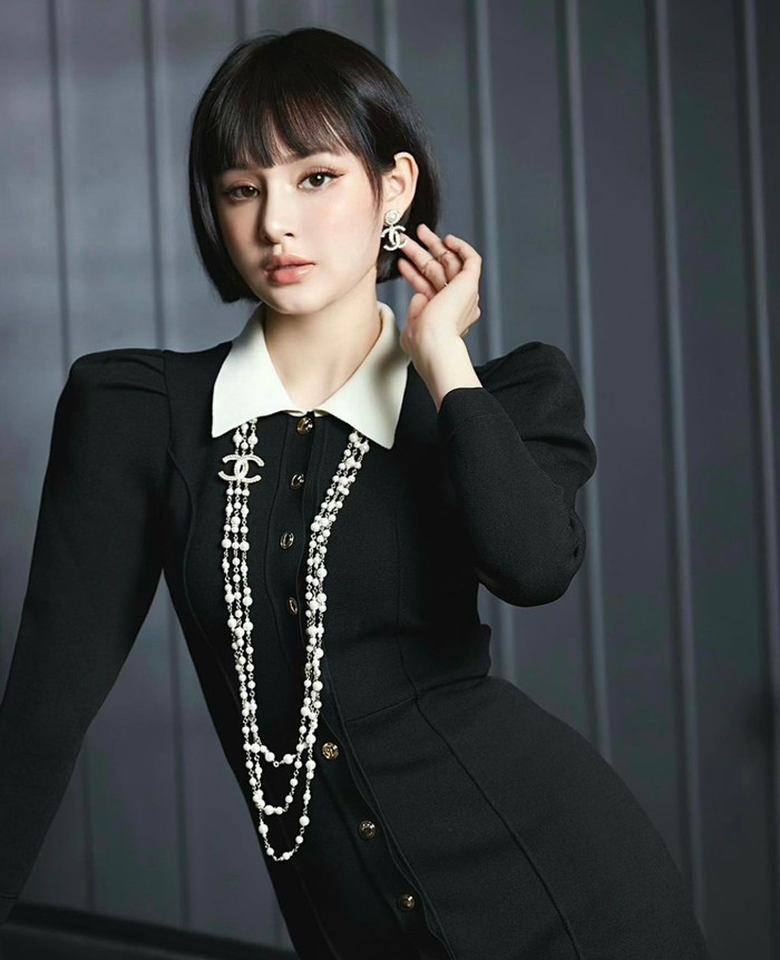 Hiền Hồ nổi bật với gu thời trang sang trọng khi dát toàn đồ hiệu trên người.