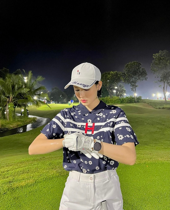 Chịu khó đầu tư trang phục chơi golf nên người hâm mộ bất ngờ khi chưa thấy Hiền Hồ mặc trùng bộ nào.
