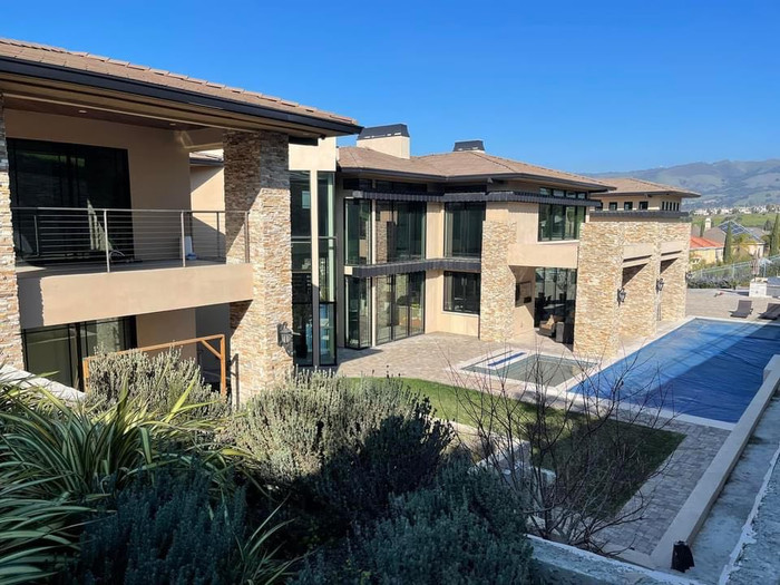 Chỉ là một vài góc ảnh nhưng ai nấy đều phải xuýt xoa đến choáng ngợp trước vẻ tráng lệ của ngôi biệt thự.