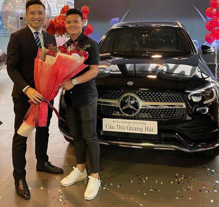 Quang Hải tậu xe 2,4 tỷ vào năm 2020.